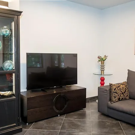 Cozy Flat With Two Bedrooms In By Flat Mаnаger Apartment